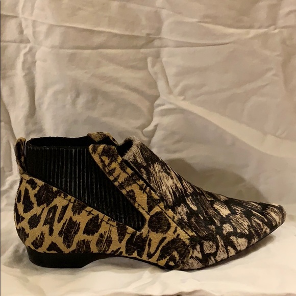 Awesome animal print low booties. - Picture 2 of 5